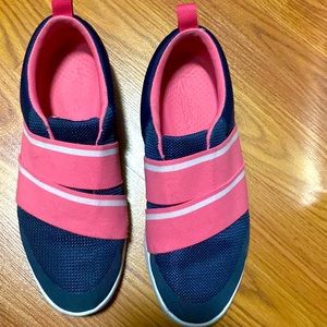 Lacoste shoes pink and navy , size 6 , gently used